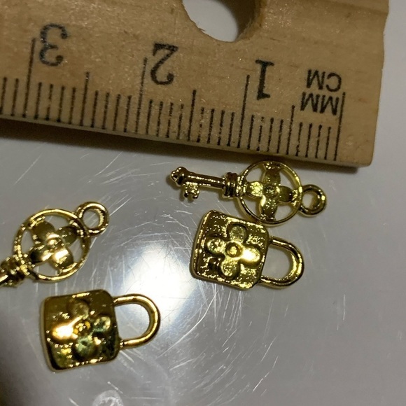 3/$15 NAIL ART CHARMS 10 pcs quatrefoil lock & key - Picture 1 of 4